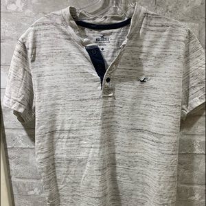 Hollister tee